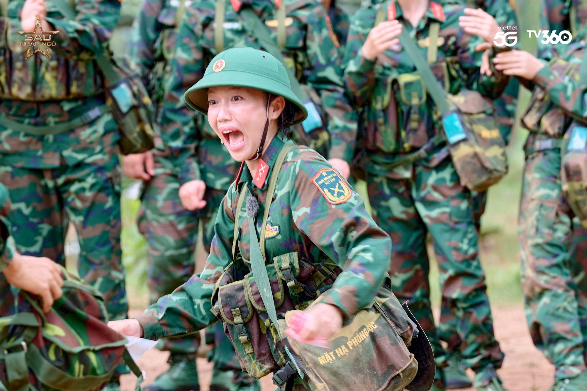 Sao Nhập Ngũ 2025 tập 14: “Quân y” Diệu Nhi, Hậu Hoàng hoảng loạn khi thấy thương binh kêu cứu- Ảnh 3. Sao Nhập Ngũ 2025 tập 14: “Quân y” Diệu Nhi, Hậu Hoàng hoảng loạn khi thấy thương binh kêu cứu- Ảnh 3.