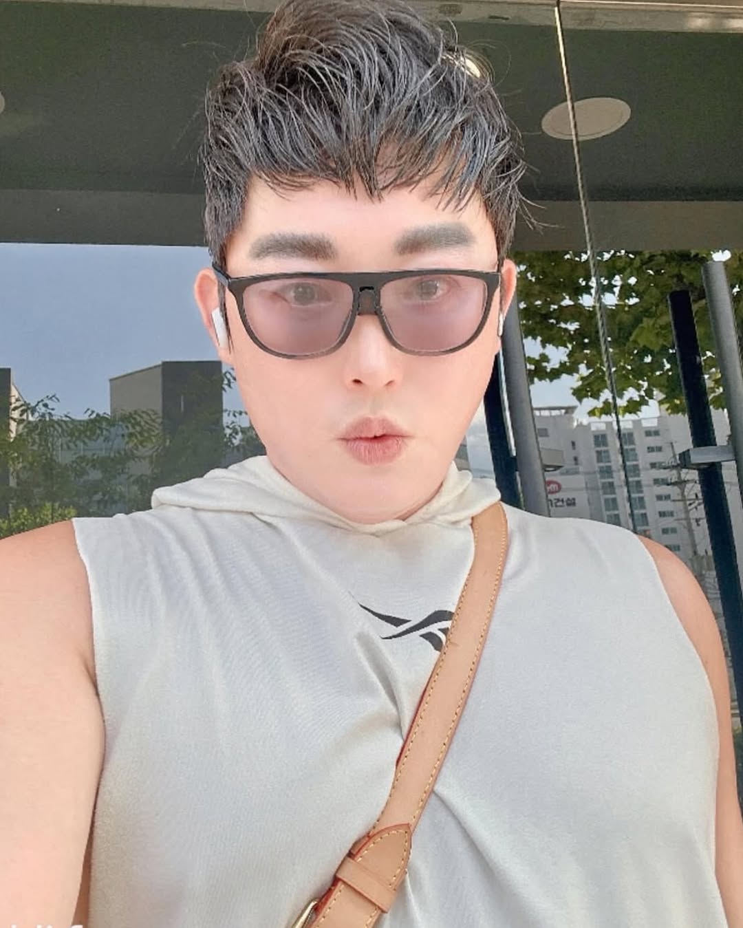 Jiyeon (T-ara) vừa ly hôn nhà thiết kế hơn 17 tuổi?- Ảnh 4. Jiyeon (T-ara) vừa ly hôn nhà thiết kế hơn 17 tuổi?- Ảnh 4.