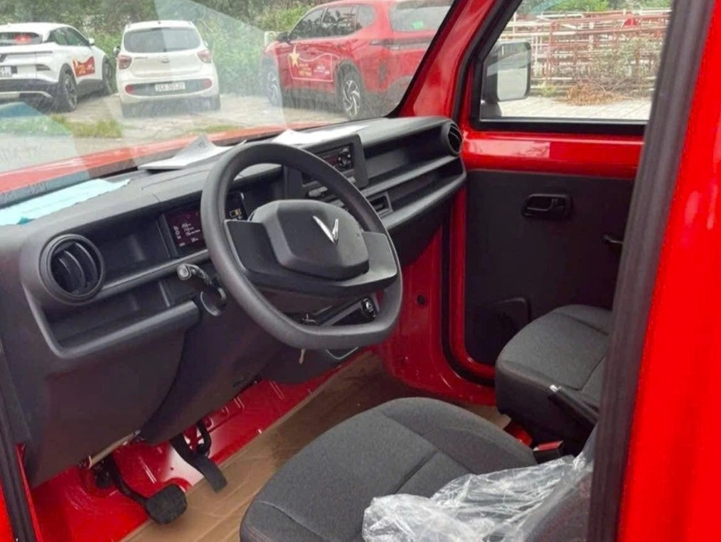 VinFast EC Van lần đầu lộ ảnh nội thất- Ảnh 2.