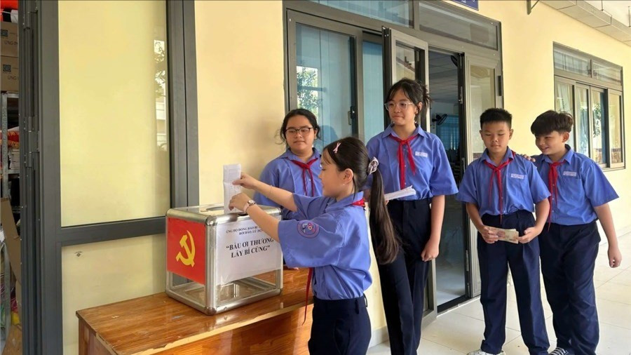 Lý do nhiều trường học tại TPHCM không nhận hoa ngày 20/11- Ảnh 2.