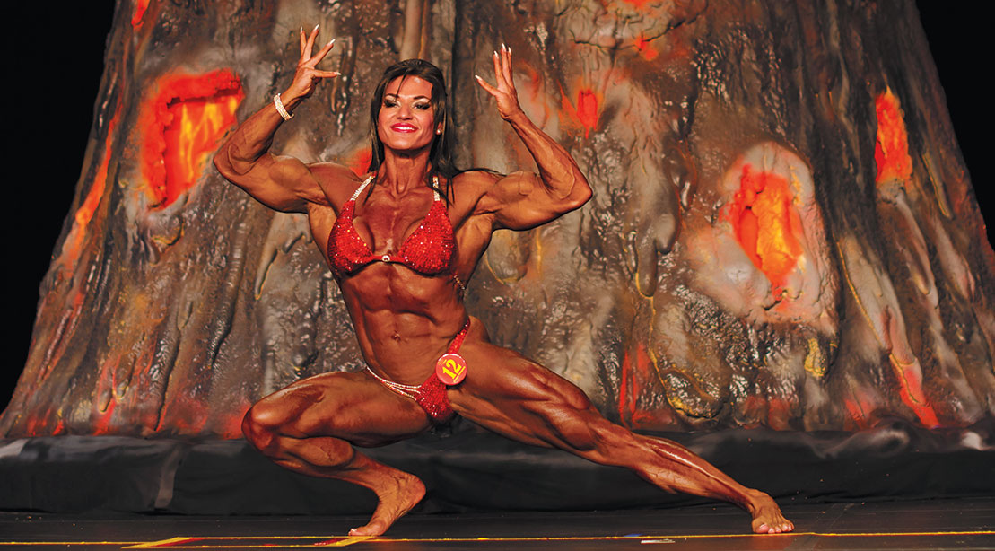 Thiếu nữ 17 tuổi hoá quái vật thể hình bắp tay cuồn cuộn, thân hình như tạc bằng thép- Ảnh 1.