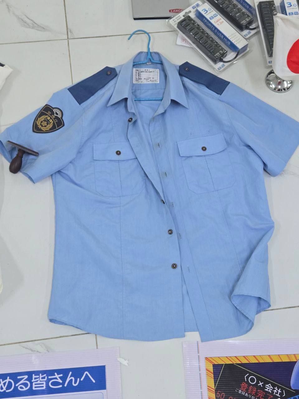 Ập vào 2 tòa nhà cao tầng, phát hiện 658 nghi phạm trong đường dây lừa đảo, thu giữ hàng loạt đồng phục cảnh sát, con dấu, điện thoại...- Ảnh 6. Ập vào 2 tòa nhà cao tầng, phát hiện 658 nghi phạm trong đường dây lừa đảo, thu giữ hàng loạt đồng phục cảnh sát, con dấu, điện thoại...- Ảnh 6.