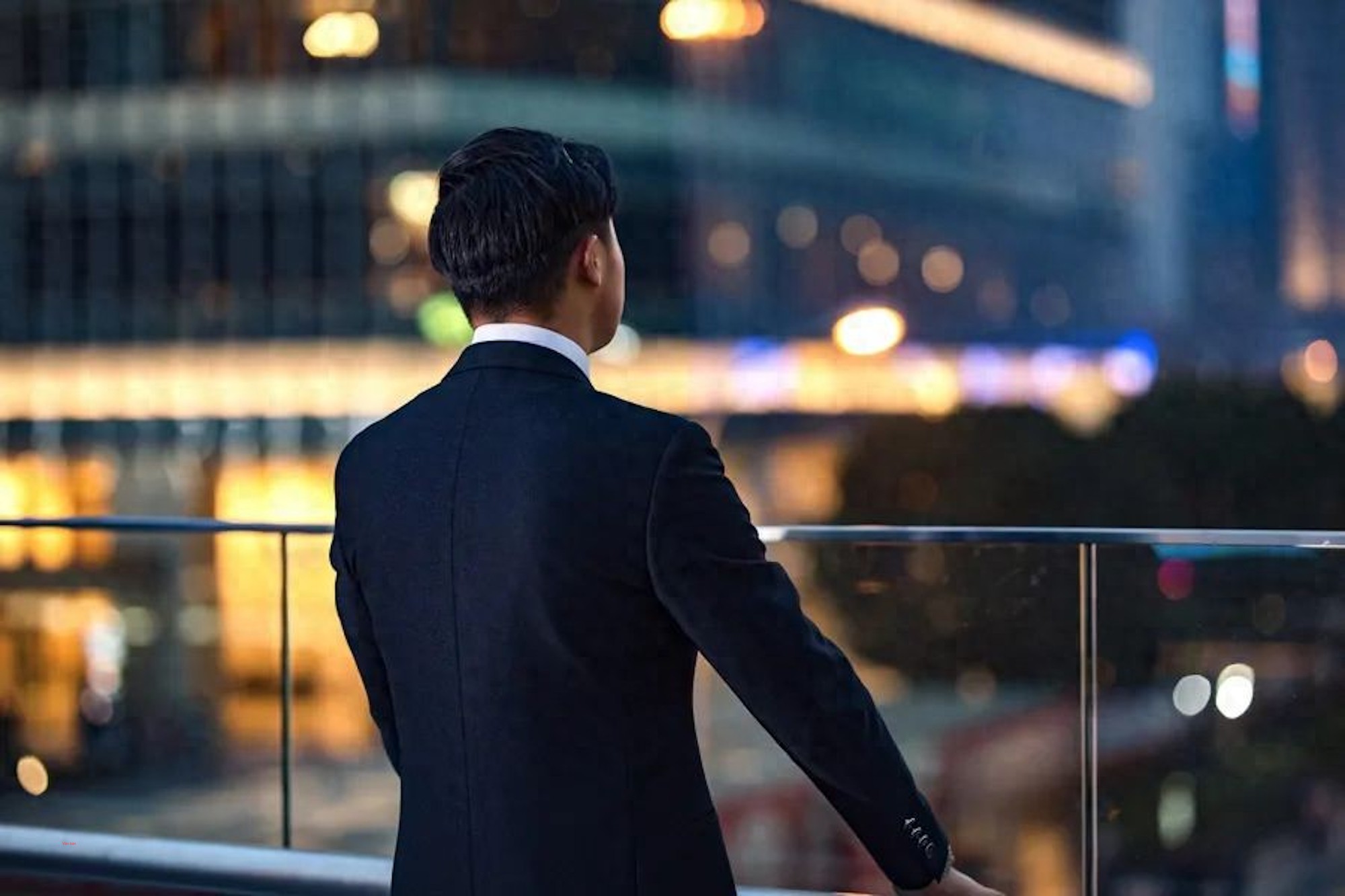 Đừng đổ lỗi cho vận đen: Chính 3 hành vi EQ thấp này đang kéo bạn xuống đáy ở nơi làm việc- Ảnh 1. Đừng đổ lỗi cho vận đen: Chính 3 hành vi EQ thấp này đang kéo bạn xuống đáy ở nơi làm việc- Ảnh 1.