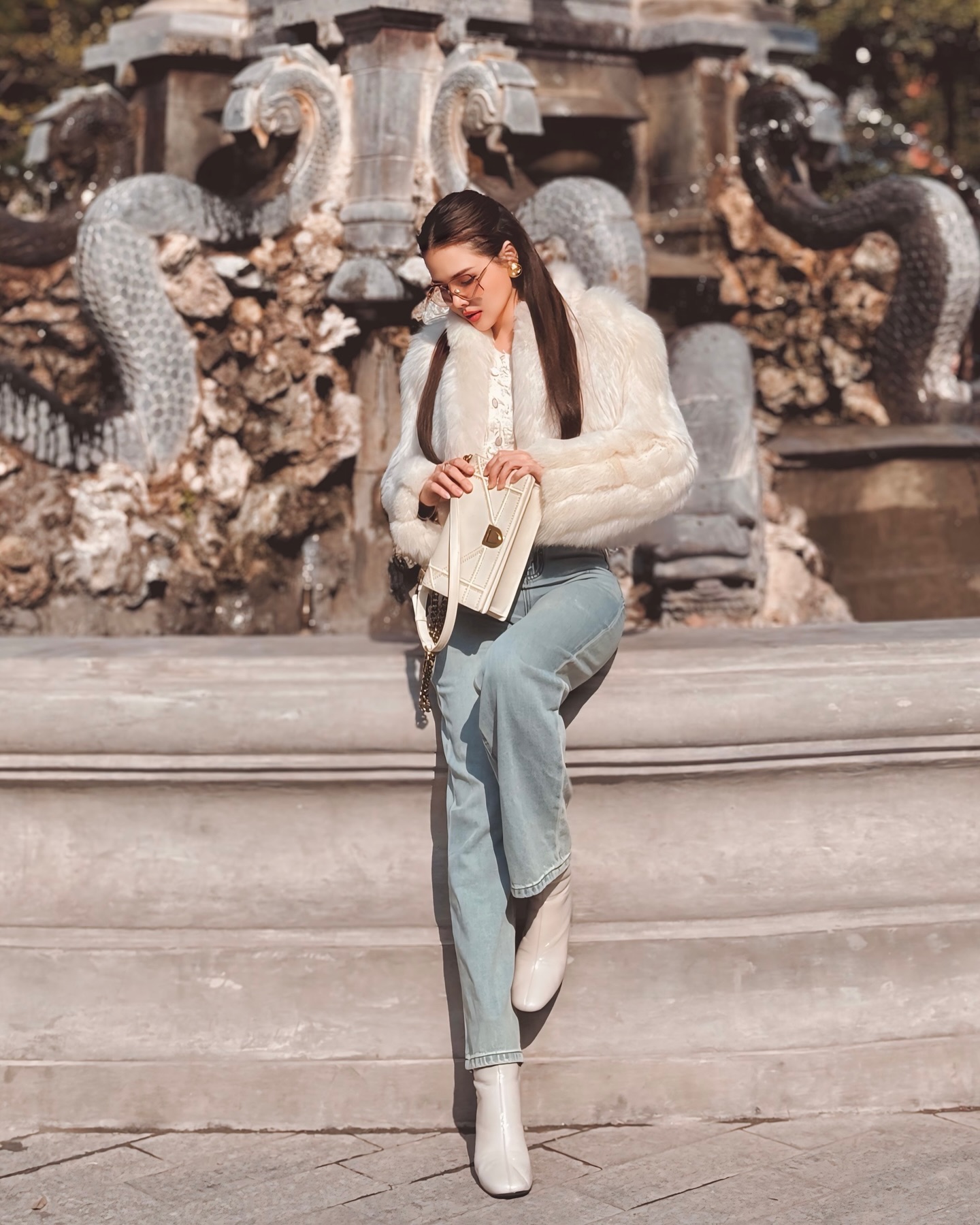 10 set đồ mùa đông cho thấy đẳng cấp thời trang của phu nhân tổng giám đốc tập đoàn nghìn tỷ- Ảnh 5. 10 set đồ mùa đông cho thấy đẳng cấp thời trang của phu nhân tổng giám đốc tập đoàn nghìn tỷ- Ảnh 5.