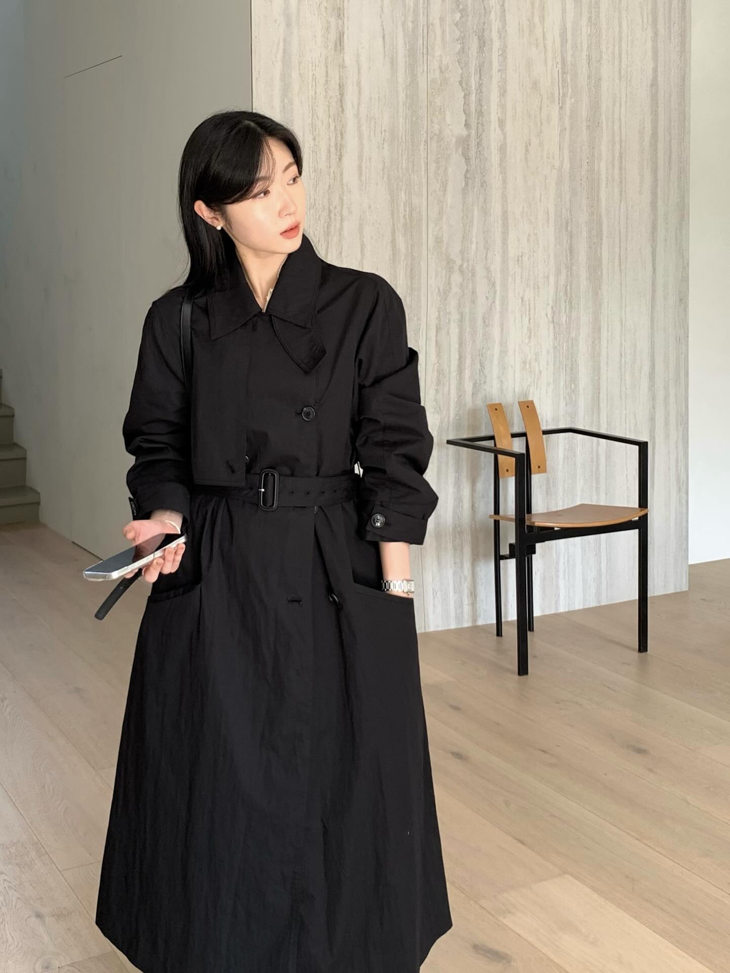 4 cách mặc áo khoác dài siêu tôn dáng- Ảnh 3. 4 cách mặc áo khoác dài siêu tôn dáng- Ảnh 3.