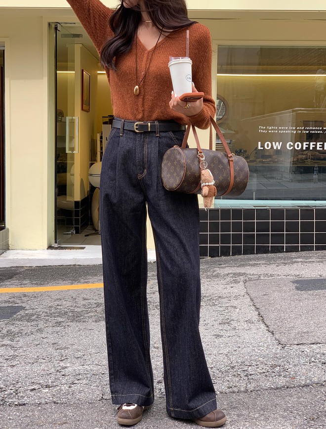 4 cách mặc áo len tối màu trẻ trung nhưng vẫn đảm bảo sang trọng- Ảnh 6.