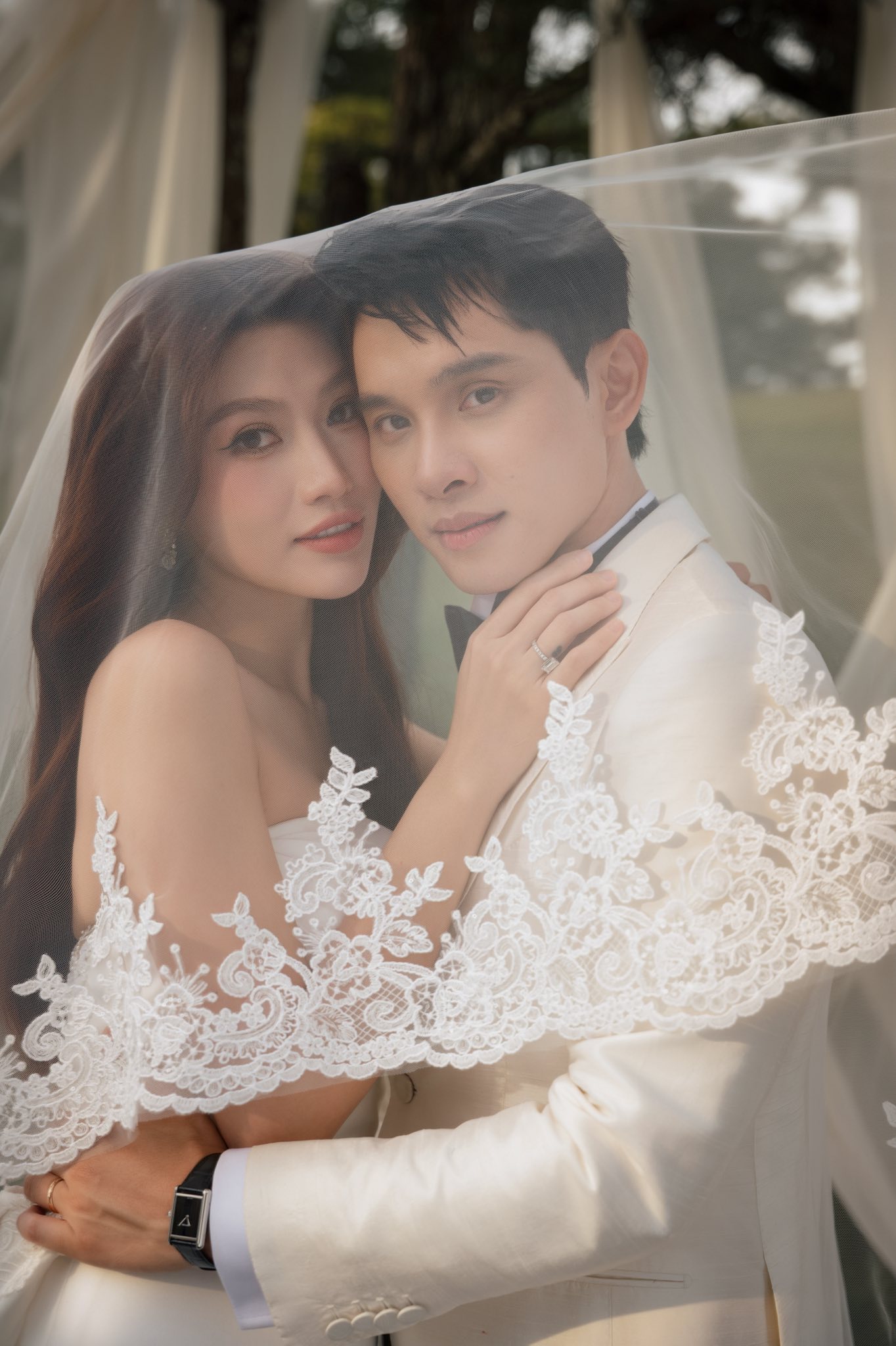 Á hậu Quỳnh Châu lộ vóc dáng khác lạ trong lễ cưới với chồng thiếu gia tại Đà Lạt- Ảnh 7.