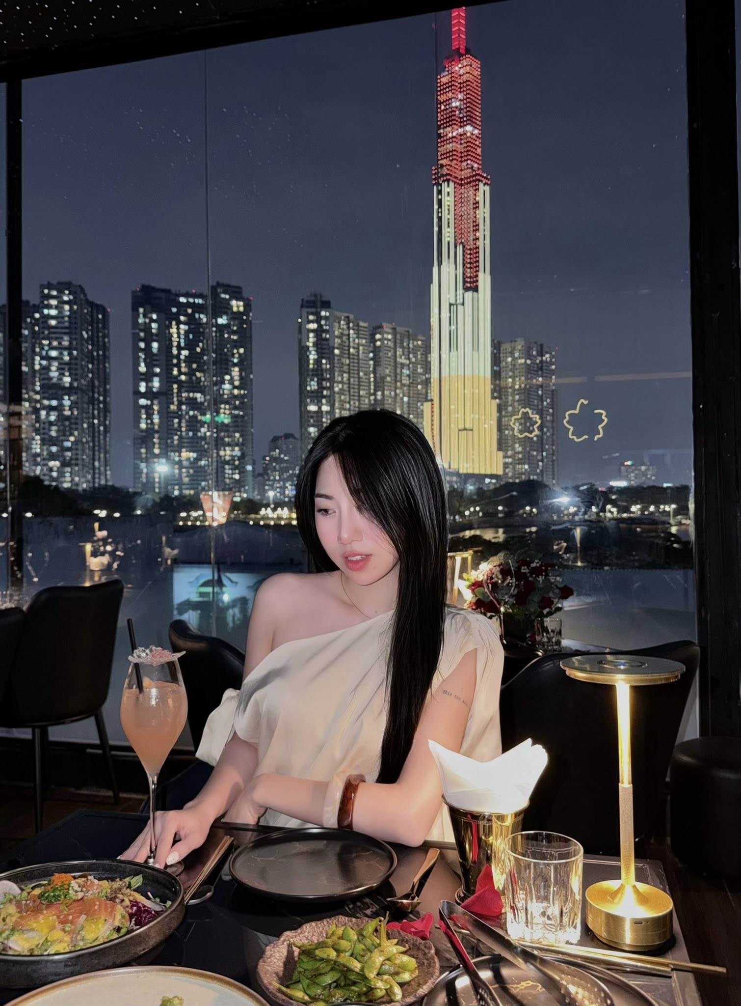 Em gái Văn Toàn khoe visual trắng phát sáng khi đi đu concert G-DRAGON- Ảnh 8.