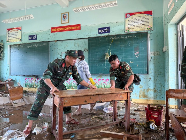 Xót xa trường học tan hoang sau bão Kalmaegi- Ảnh 9.