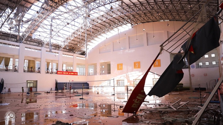 Xót xa trường học tan hoang sau bão Kalmaegi- Ảnh 13.