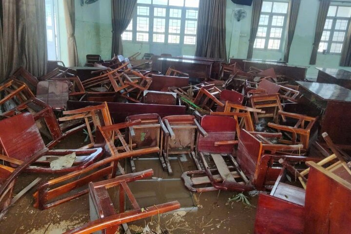 Xót xa trường học tan hoang sau bão Kalmaegi- Ảnh 11.