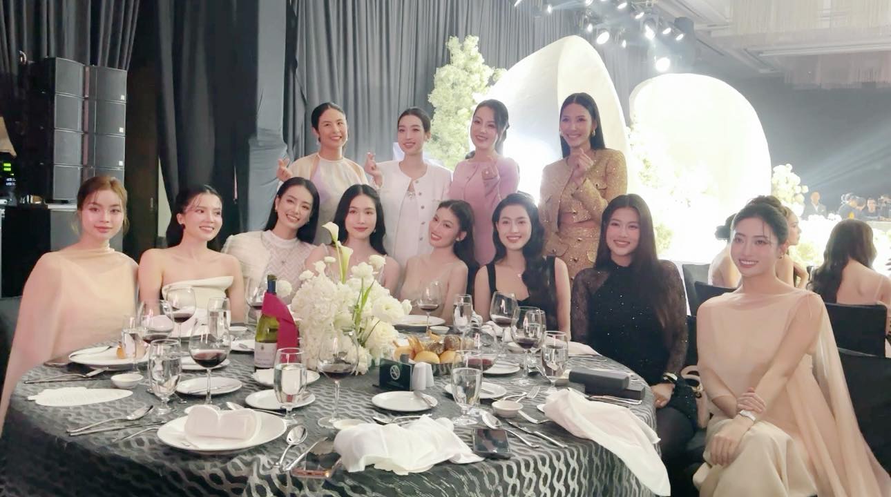 Dàn mỹ nhân Vbiz chung một khung hình