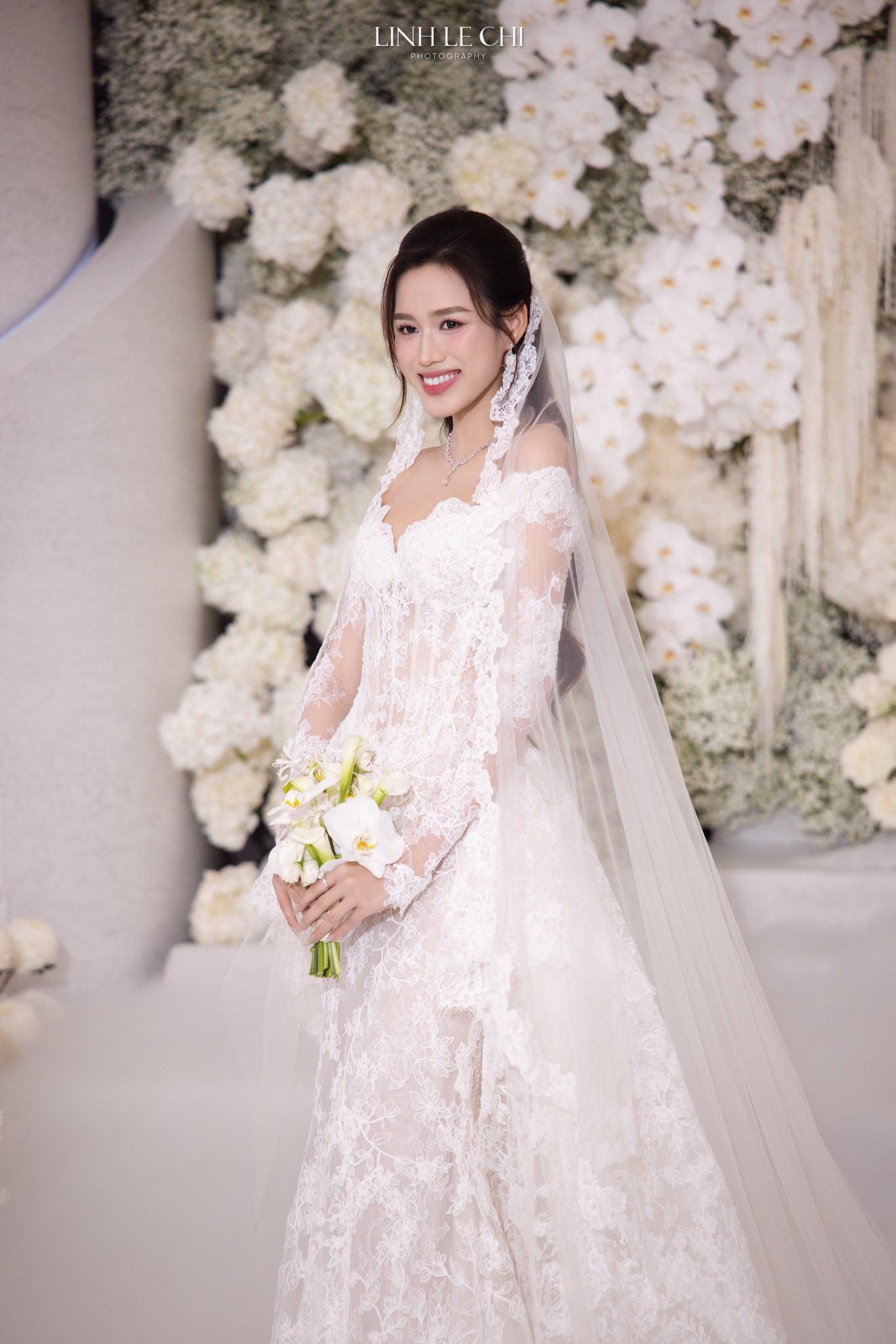 Đám cưới Hoa hậu Đỗ Hà - Viết Vương tại Hà Nội: Cô dâu khóc nức nở, dàn nàng hậu Đám cưới Hoa hậu Đỗ Hà - Viết Vương tại Hà Nội: Cô dâu khóc nức nở, dàn nàng hậu