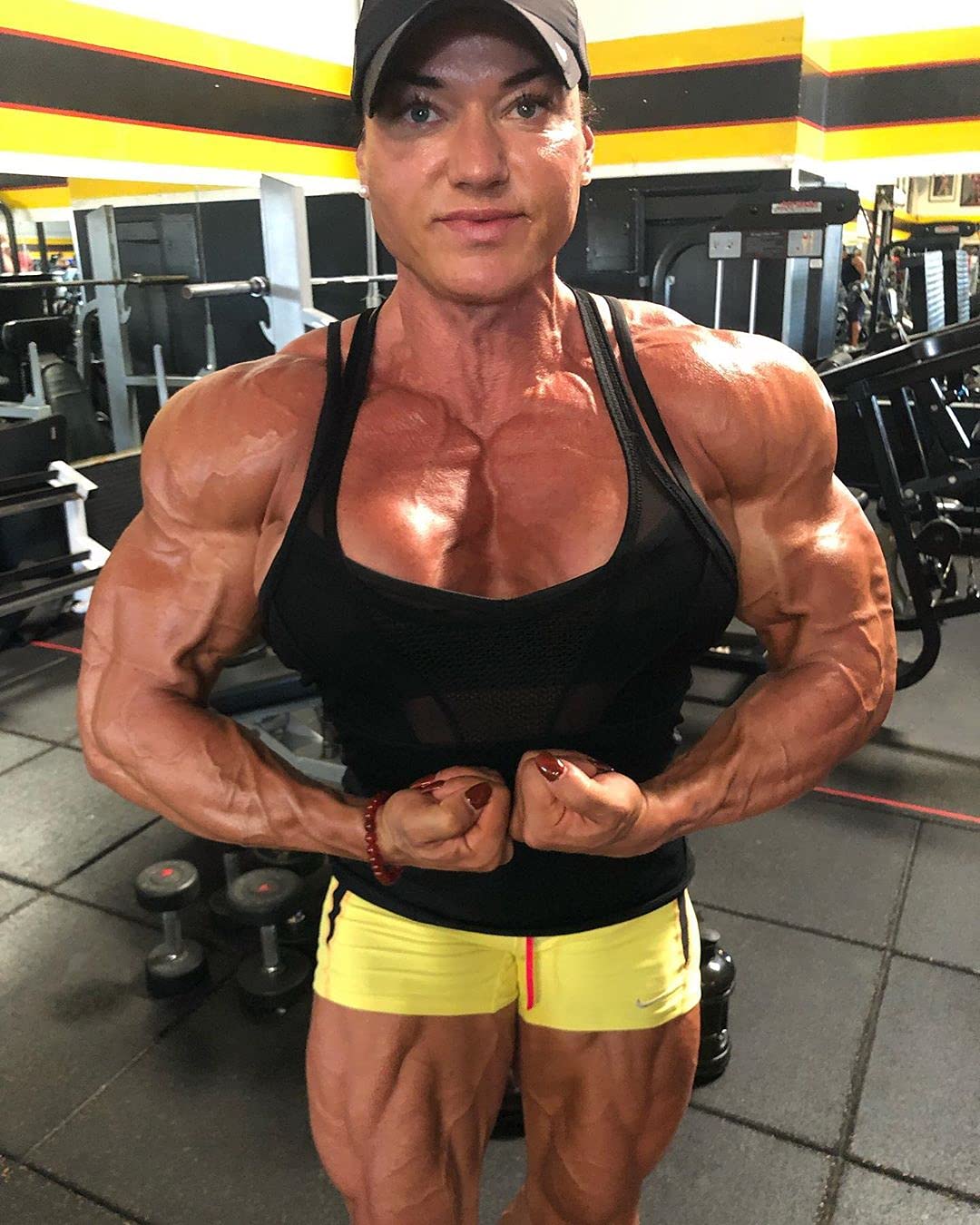 Thiếu nữ 17 tuổi hoá quái vật thể hình bắp tay cuồn cuộn, thân hình như tạc bằng thép- Ảnh 4.