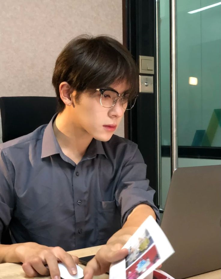 Nhận lương sau 2 tháng thử việc: Nhân viên mới bật khóc nức nở tại chỗ, lý do được tiết lộ gây sốc!- Ảnh 1.