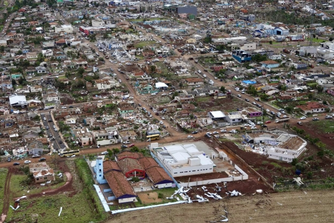 Lốc xoáy gần như "xoá sổ" thị trấn ở Brazil: 6 người chết, 437 người bị thương, 1000 dân sơ tán- Ảnh 4. Lốc xoáy gần như "xoá sổ" thị trấn ở Brazil: 6 người chết, 437 người bị thương, 1000 dân sơ tán- Ảnh 4.