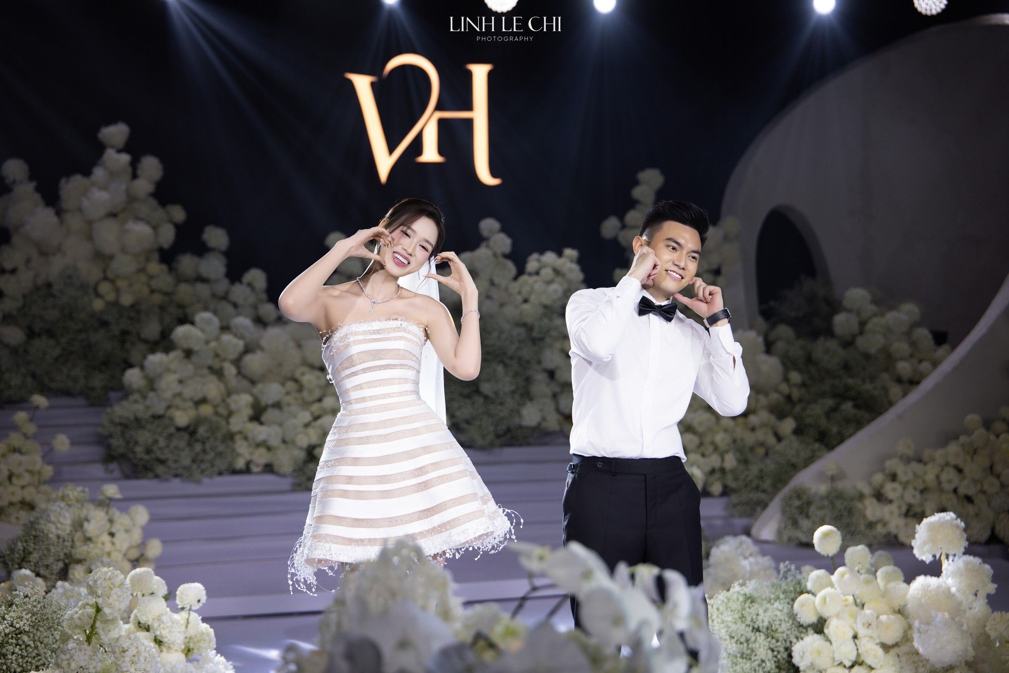 Màn nhảy đám cưới hot nhất lúc này của Tổng giám đốc Tập đoàn Sơn Hải- Ảnh 3. Màn nhảy đám cưới hot nhất lúc này của Tổng giám đốc Tập đoàn Sơn Hải- Ảnh 3.