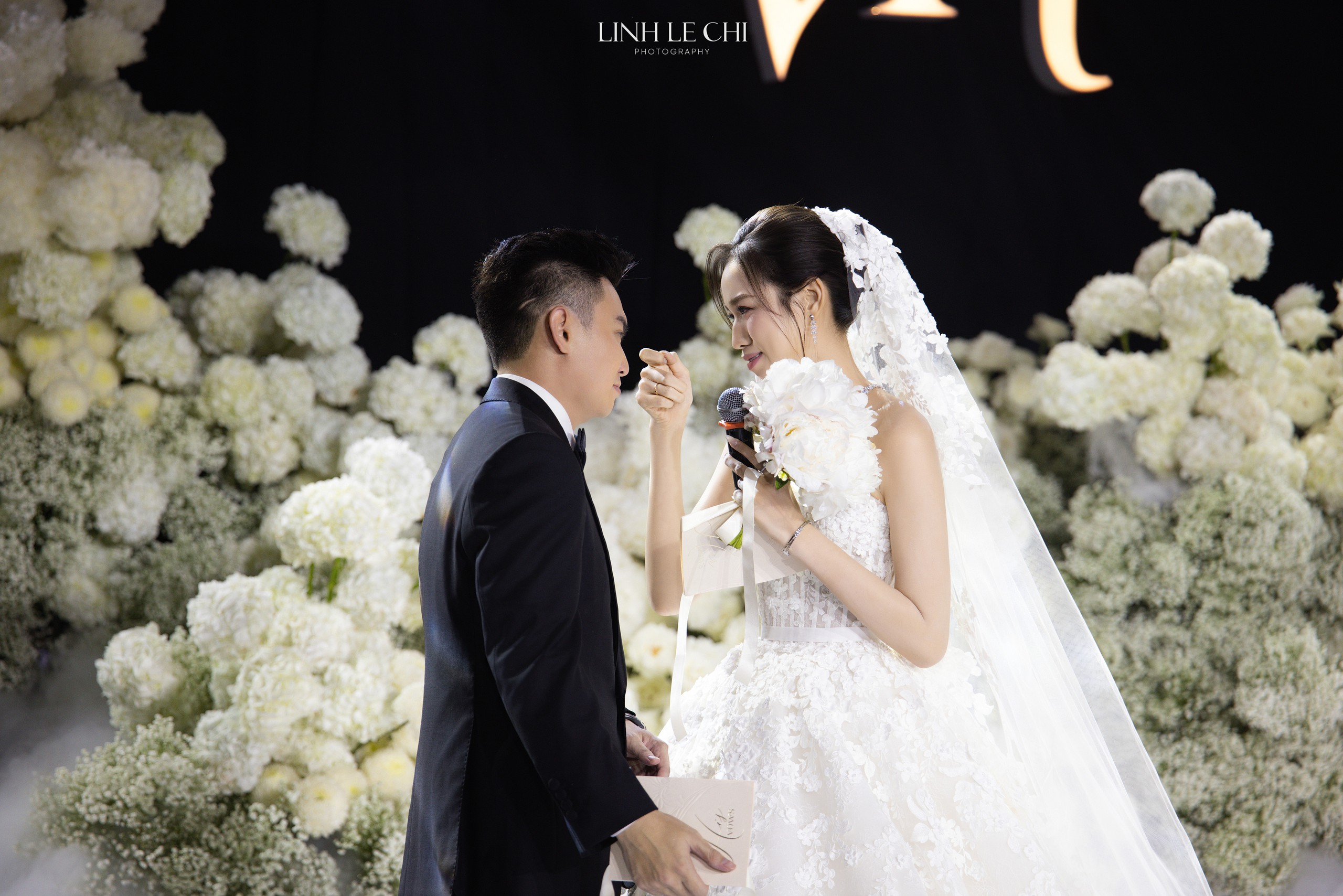 Đám cưới Hoa hậu Đỗ Hà - Viết Vương tại Hà Nội: Cô dâu khóc nức nở, dàn nàng hậu Đám cưới Hoa hậu Đỗ Hà - Viết Vương tại Hà Nội: Cô dâu khóc nức nở, dàn nàng hậu