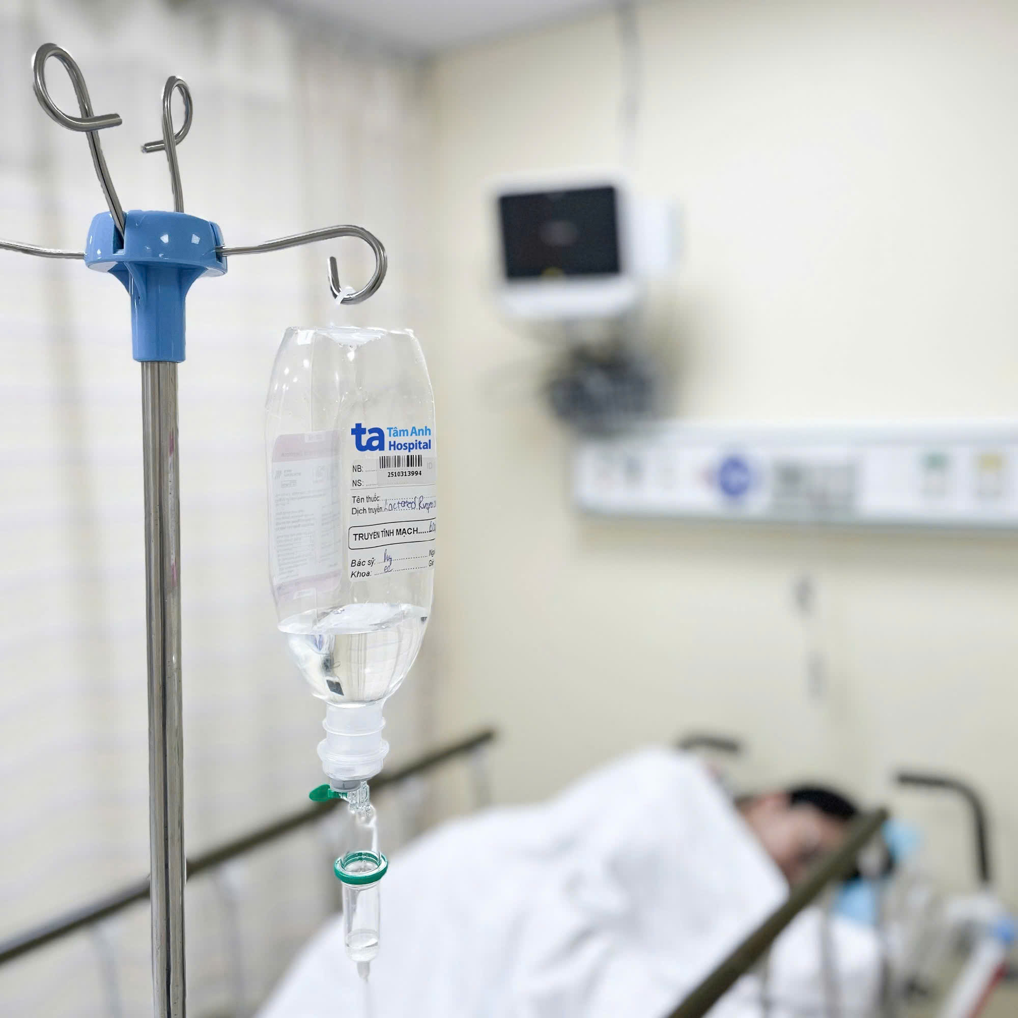 Công an làm việc với tiệm bánh mì cóc Cô Bích- Ảnh 1. Công an làm việc với tiệm bánh mì cóc Cô Bích- Ảnh 1.