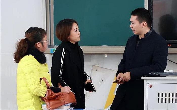 6 tin nhắn ông bố gửi cô giáo giữa đêm khiến loạt phụ huynh 