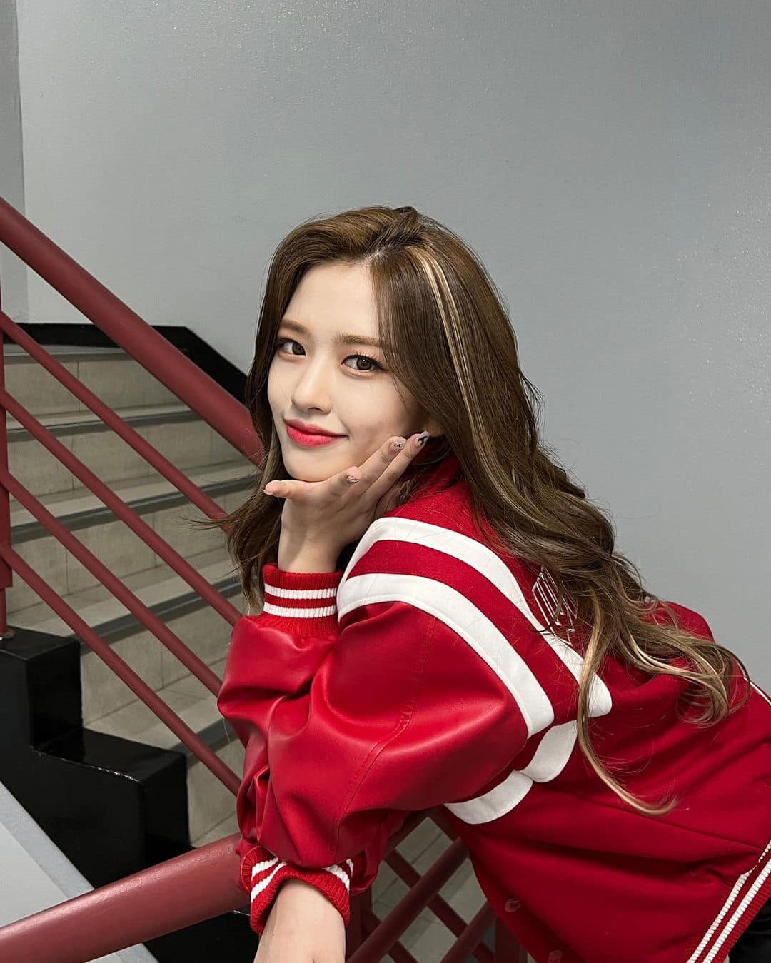 4 sao Hàn sở hữu mái tóc dày dài phụ nữ từ trẻ đến già đều mơ ước: Họ đều mê mẩn những món chống rụng tóc này!- Ảnh 4.