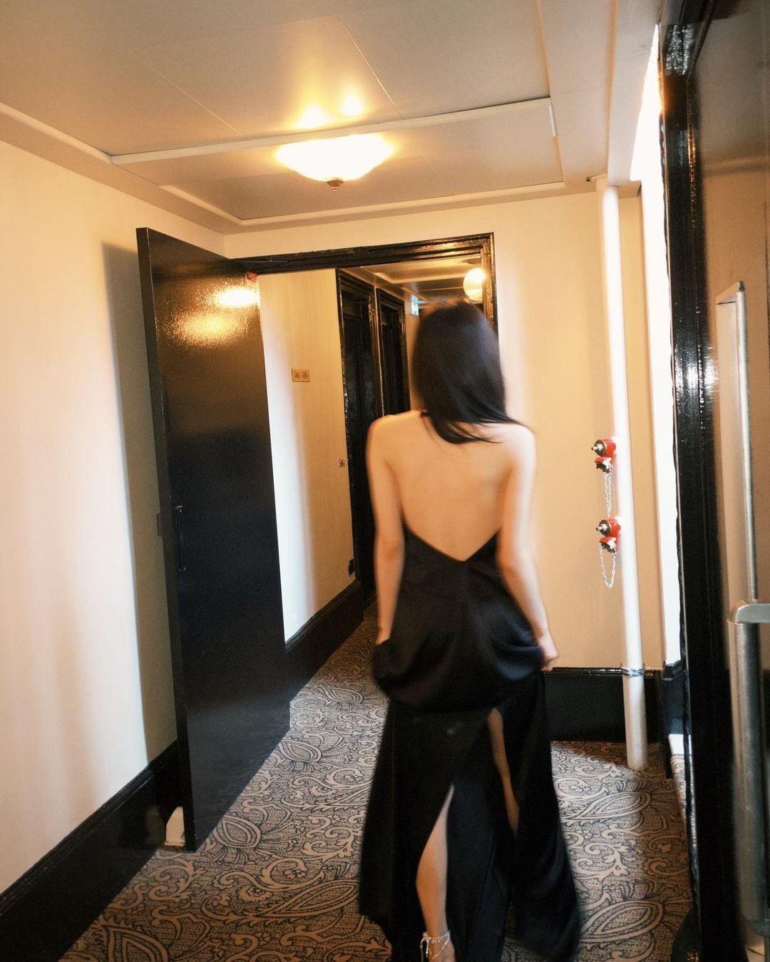 "Hoàng tử Châu Á" liên tục bị hỏi vô duyên về bạn gái sexy trên sóng truyền hình, thái độ như sắp cáu đến nơi!- Ảnh 7. "Hoàng tử Châu Á" liên tục bị hỏi vô duyên về bạn gái sexy trên sóng truyền hình, thái độ như sắp cáu đến nơi!- Ảnh 7.