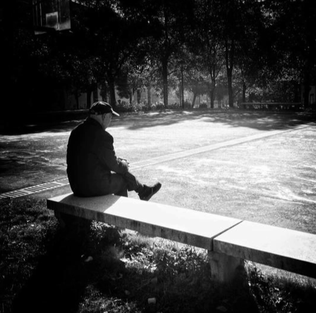 Tự sự của người cha bước sang bên kia con dốc cuộc đời: Cay đắng nhất không phải là hết tiền, mà là thấy con mất ý chí sống, trở nên vô dụng- Ảnh 1.