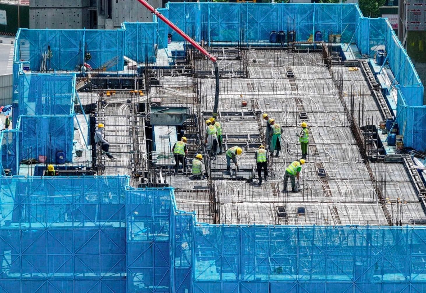 Cuộc "cách mạng" âm thầm của Trung Quốc sắp thay đổi thế giới: Dùng lại hàng chục tỷ tấn phế liệu để xây nhà cao tầng, đường sắt- Ảnh 1.