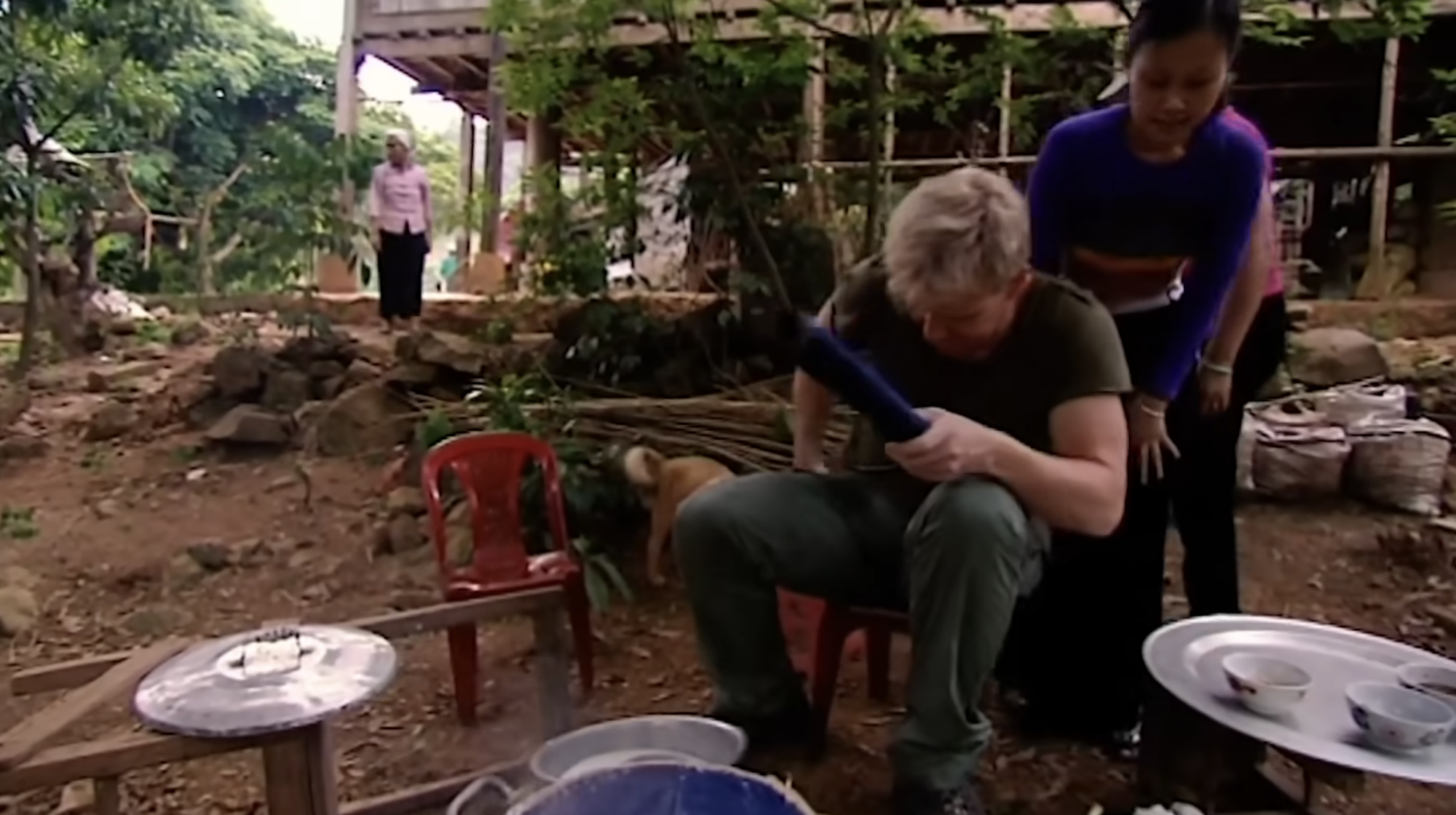 Đầu bếp 17 sao Michelin thế giới ngồi khúm núm ăn xôi ở Việt Nam- Ảnh 4.