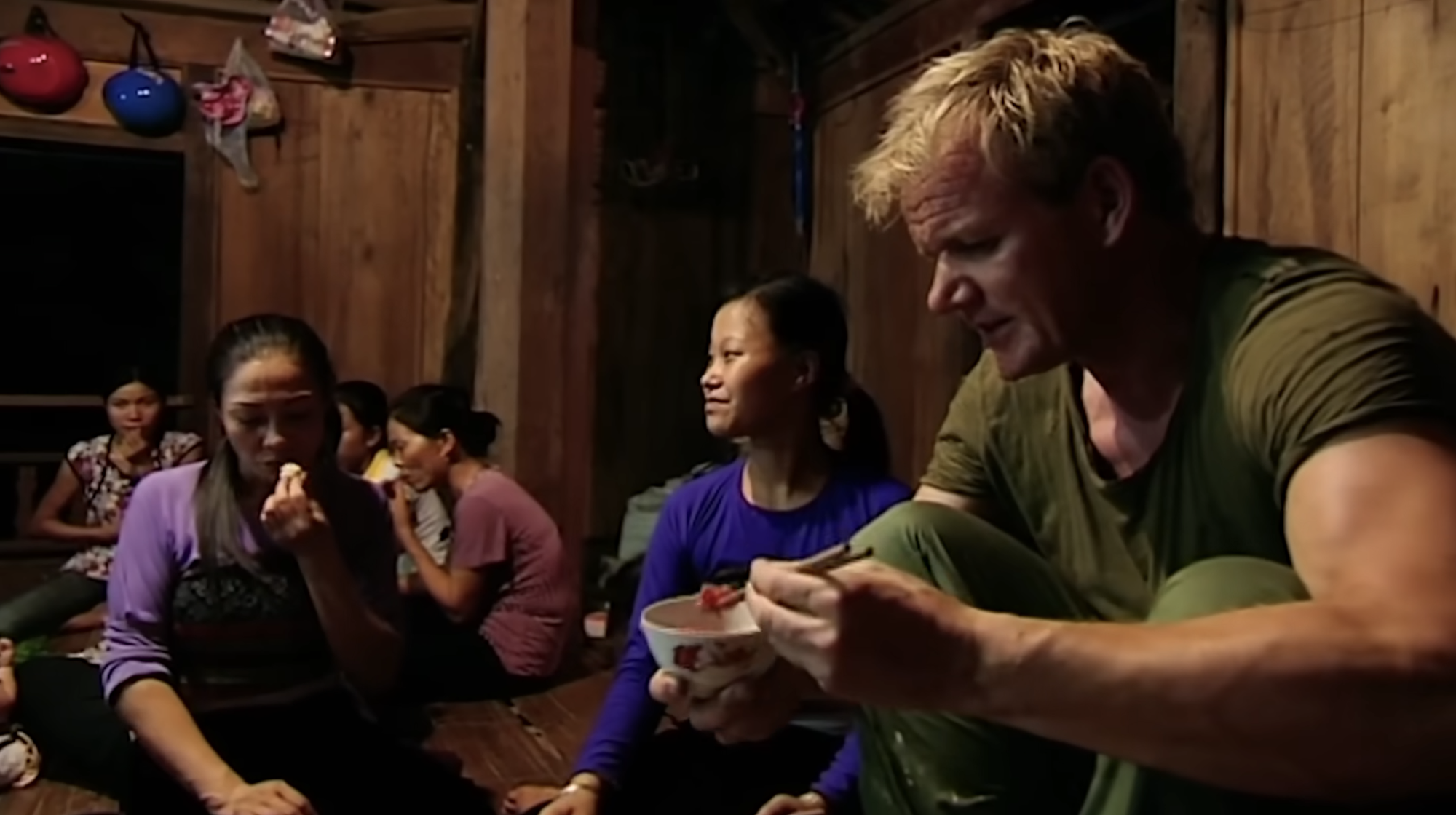 Đầu bếp 17 sao Michelin thế giới ngồi khúm núm ăn xôi ở Việt Nam- Ảnh 8.