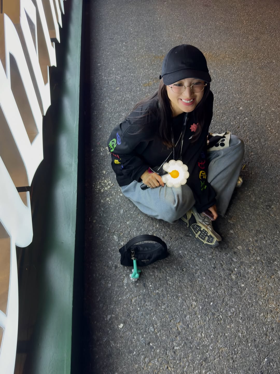 Xả suộc đi xem "anh Long": Từ vợ Cường Đô La đến gái xinh trên mạng, đã con mắt thật sự- Ảnh 1. Xả suộc đi xem "anh Long": Từ vợ Cường Đô La đến gái xinh trên mạng, đã con mắt thật sự- Ảnh 1.