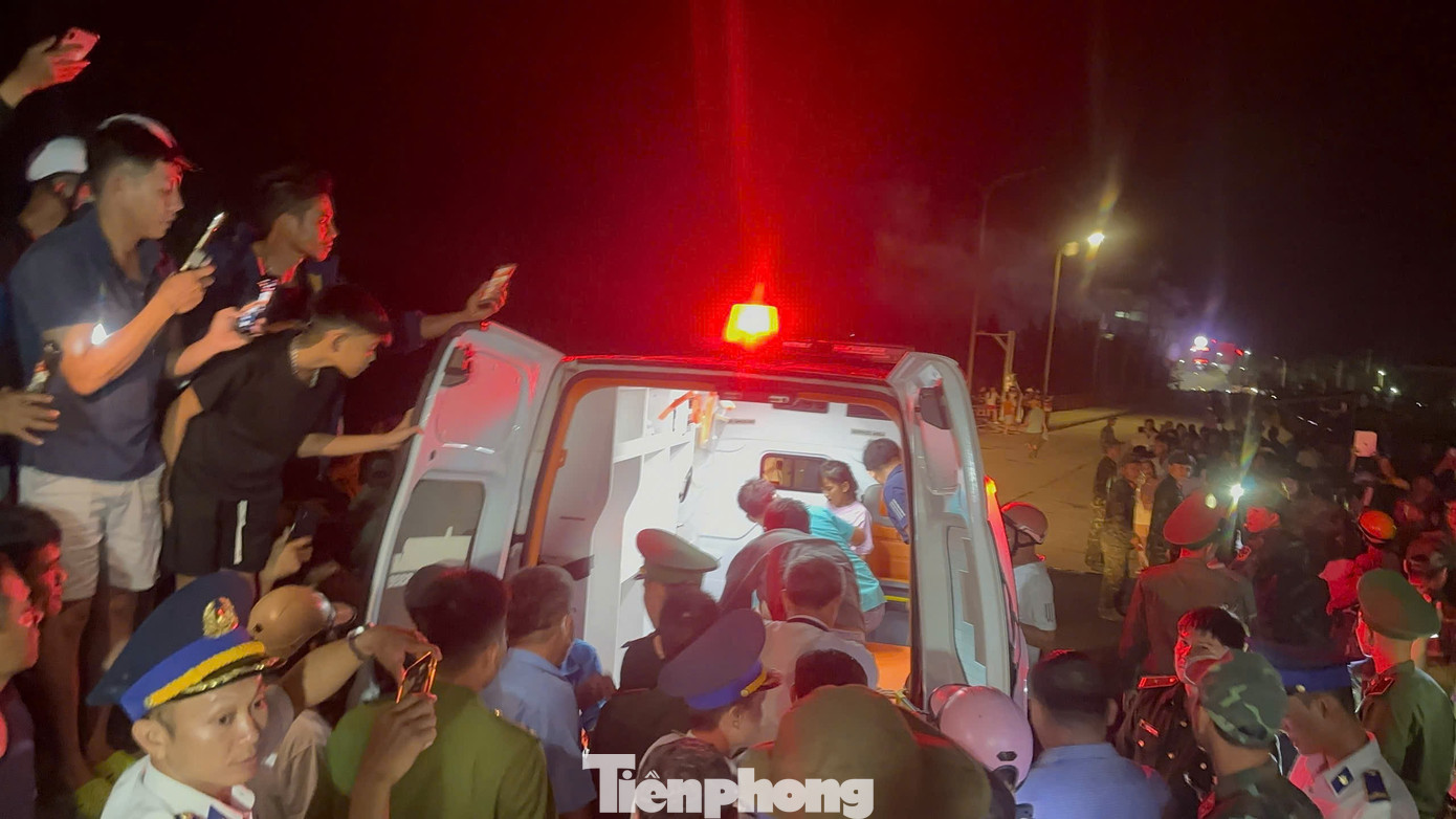 42 giờ lênh đênh giữa biển của người đàn ông Lý Sơn: Ăn sống cua cá nhỏ để sinh tồn, ngửa mặt lên trời uống nước mưa- Ảnh 1. 42 giờ lênh đênh giữa biển của người đàn ông Lý Sơn: Ăn sống cua cá nhỏ để sinh tồn, ngửa mặt lên trời uống nước mưa- Ảnh 1.