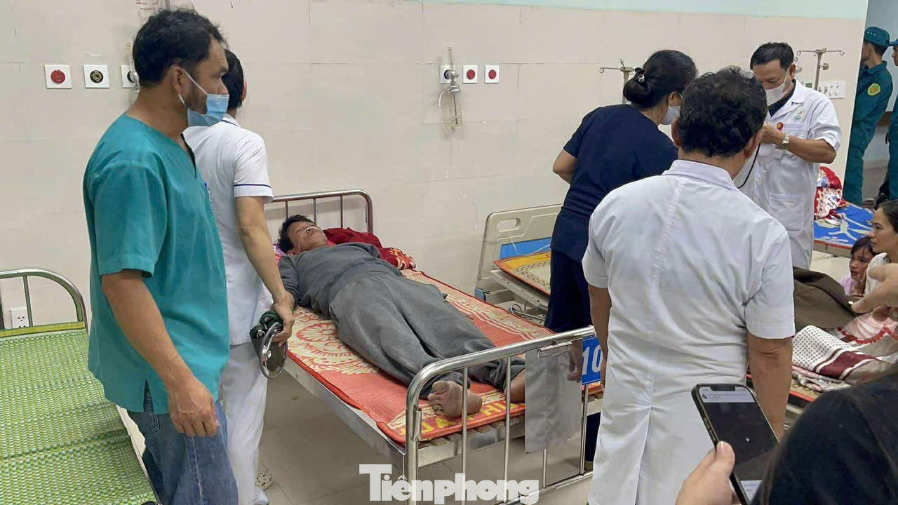 42 giờ lênh đênh giữa biển của người đàn ông Lý Sơn: Ăn sống cua cá nhỏ để sinh tồn, ngửa mặt lên trời uống nước mưa- Ảnh 2. 42 giờ lênh đênh giữa biển của người đàn ông Lý Sơn: Ăn sống cua cá nhỏ để sinh tồn, ngửa mặt lên trời uống nước mưa- Ảnh 2.