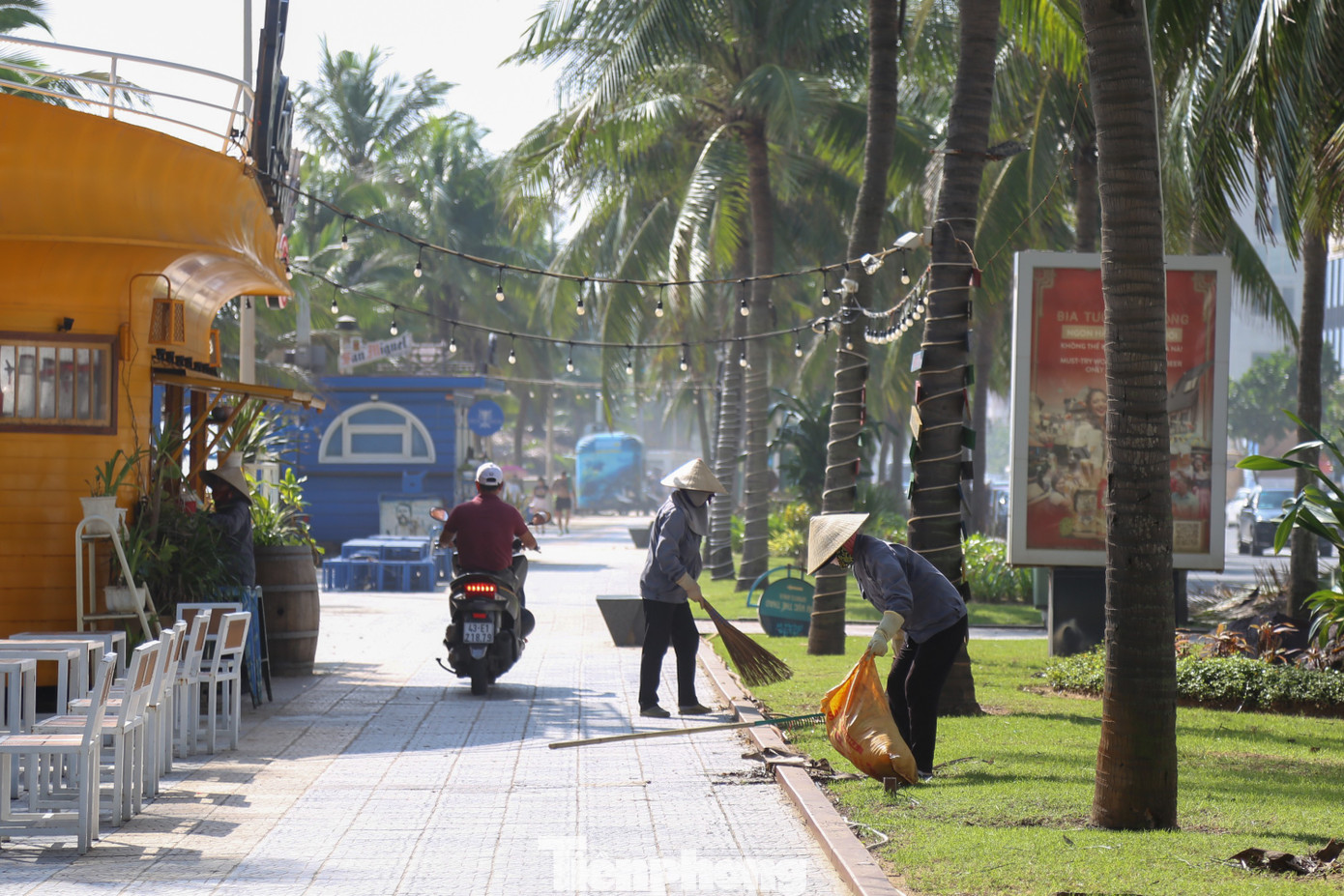 Bãi biển Đà Nẵng lại sạch đẹp như chưa hề có... bão- Ảnh 20.