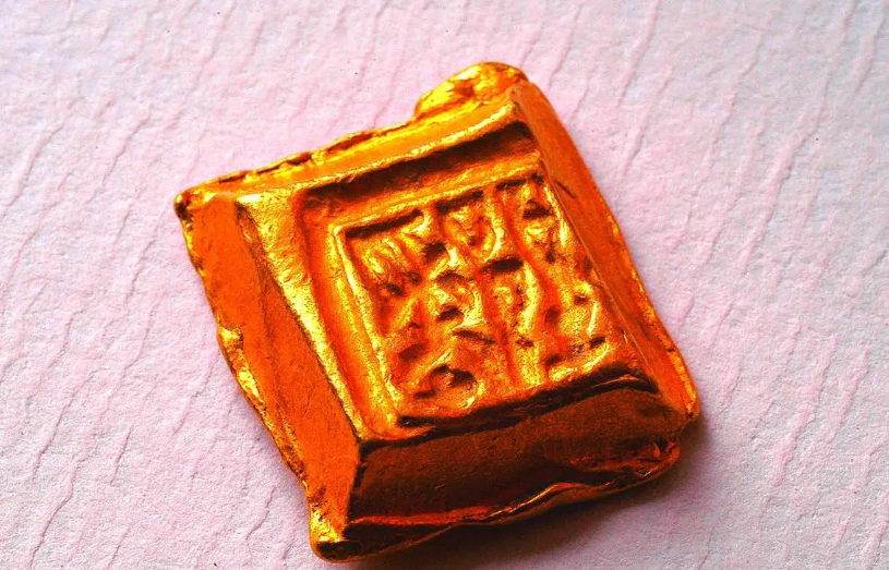 Phát hiện hơn 20 thỏi vàng dưới ao cá, giá trị ước tính hơn 369 tỷ đồng- Ảnh 1. Phát hiện hơn 20 thỏi vàng dưới ao cá, giá trị ước tính hơn 369 tỷ đồng- Ảnh 1.