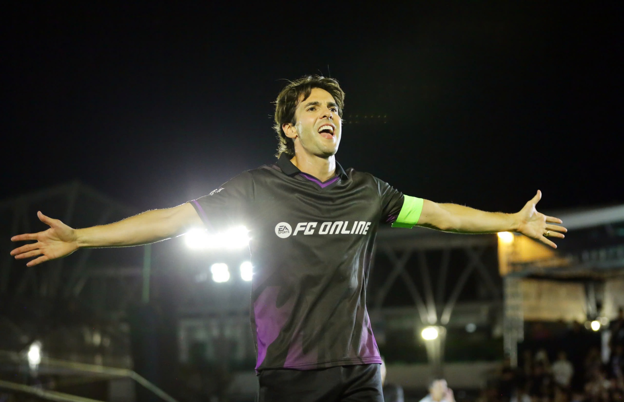 Kaka, Figo sang Việt Nam đá bóng- Ảnh 2. Kaka, Figo sang Việt Nam đá bóng- Ảnh 2.