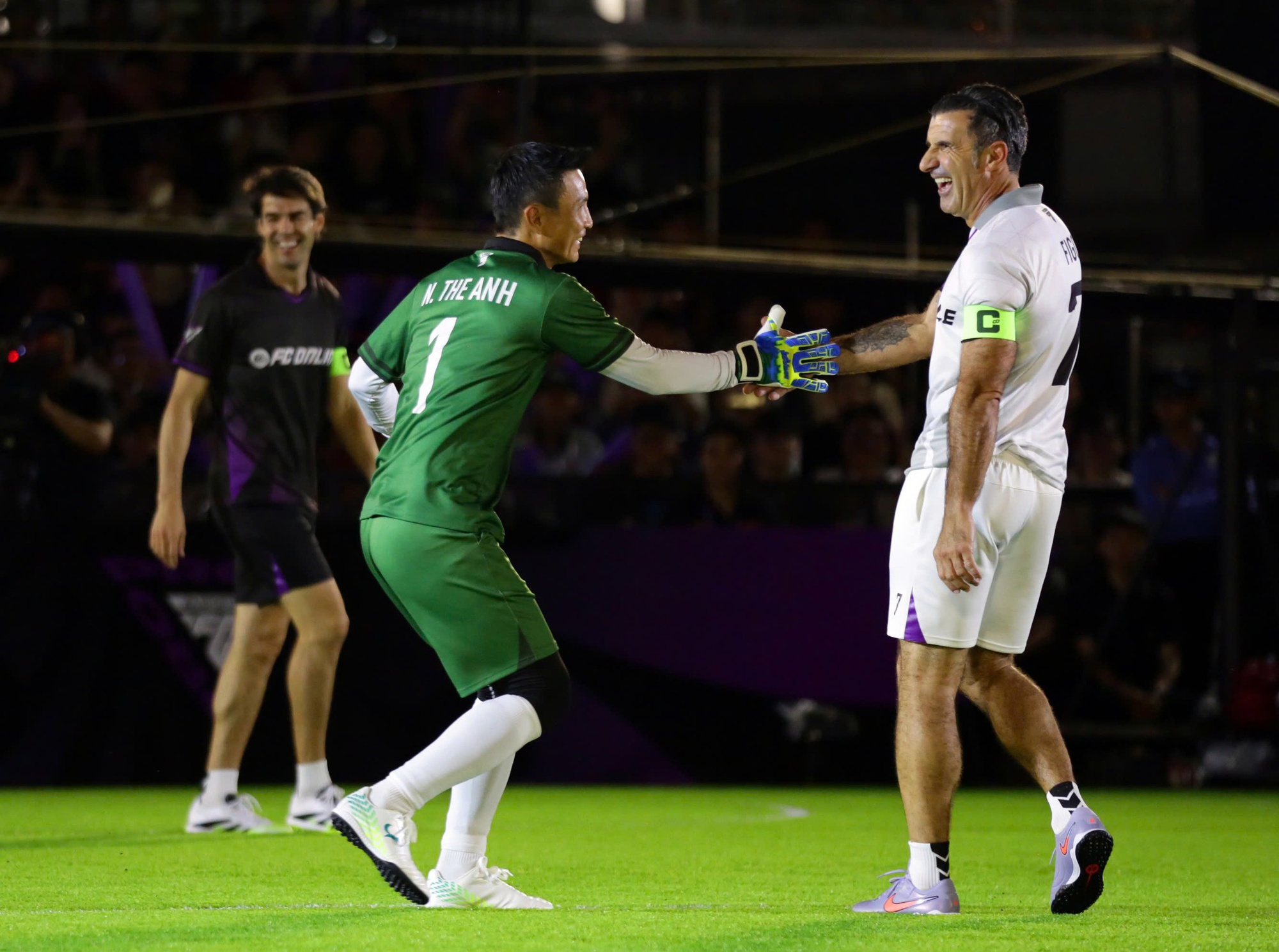 Kaka, Figo sang Việt Nam đá bóng- Ảnh 3. Kaka, Figo sang Việt Nam đá bóng- Ảnh 3.