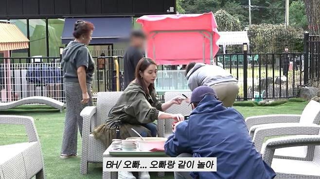 Khoảnh khắc đáng yêu của Lee Byung Hun với con gái được lan truyền rộng rãi- Ảnh 6. Khoảnh khắc đáng yêu của Lee Byung Hun với con gái được lan truyền rộng rãi- Ảnh 6.