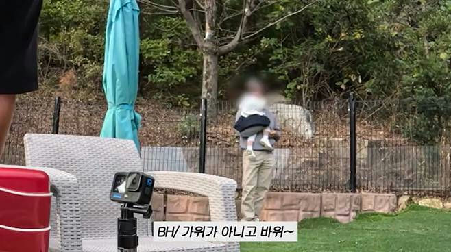 Khoảnh khắc đáng yêu của Lee Byung Hun với con gái được lan truyền rộng rãi- Ảnh 3. Khoảnh khắc đáng yêu của Lee Byung Hun với con gái được lan truyền rộng rãi- Ảnh 3.