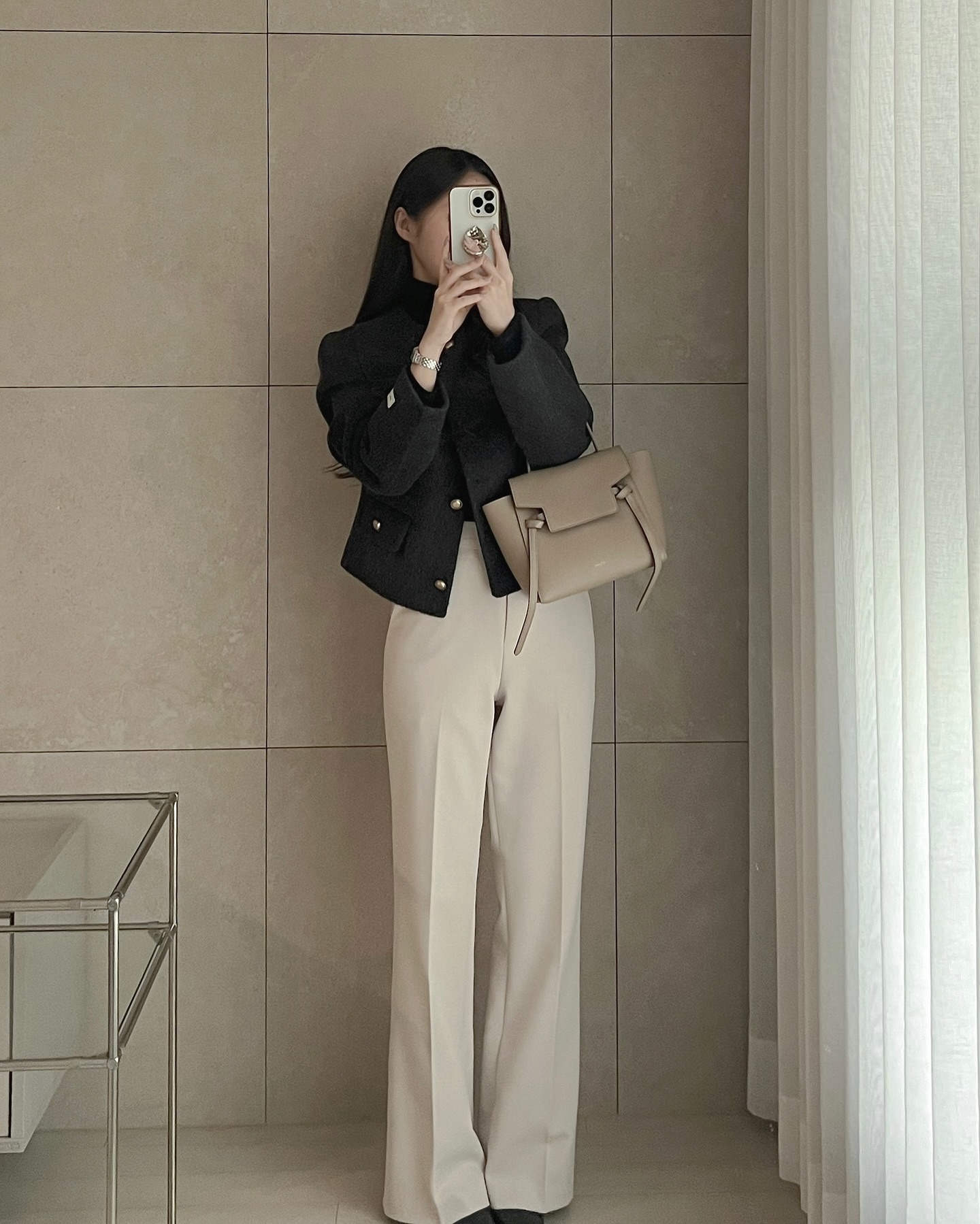 5 mẫu áo hoàn hảo để mix cùng quần ống rộng, mặc đơn giản mà chuẩn sành điệu chính là đây- Ảnh 5. 5 mẫu áo hoàn hảo để mix cùng quần ống rộng, mặc đơn giản mà chuẩn sành điệu chính là đây- Ảnh 5.