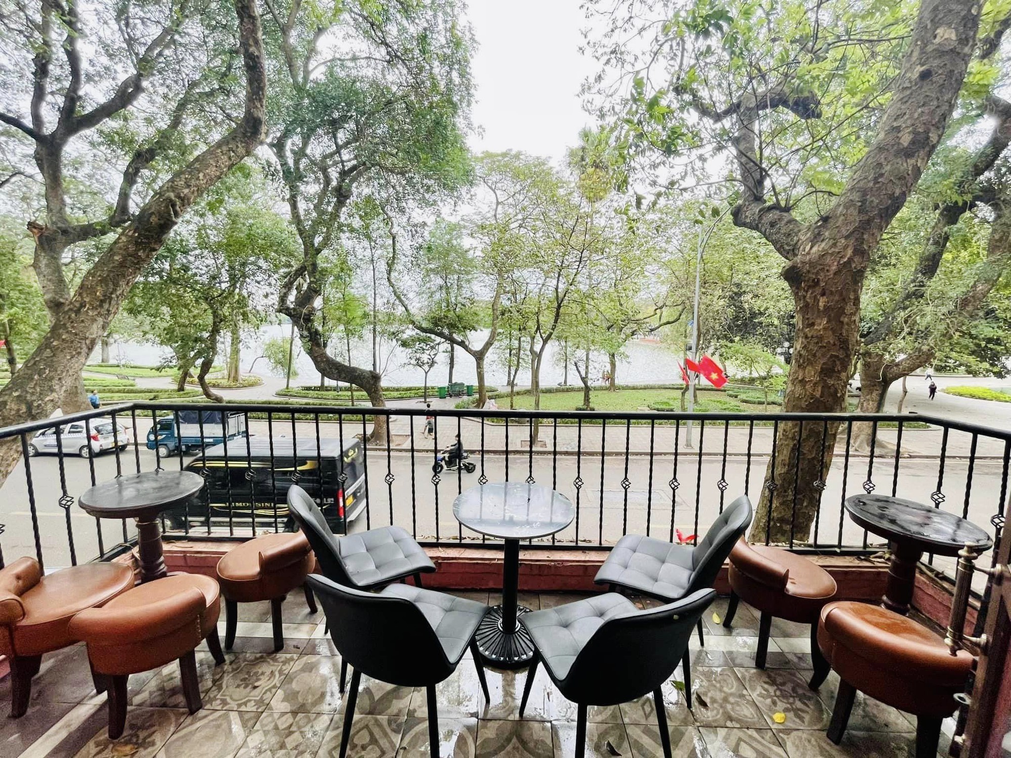 Cuộc sống của Tuấn Hưng trong căn nhà view Hồ Gươm - sân khấu liveshow 0 đồng- Ảnh 3.