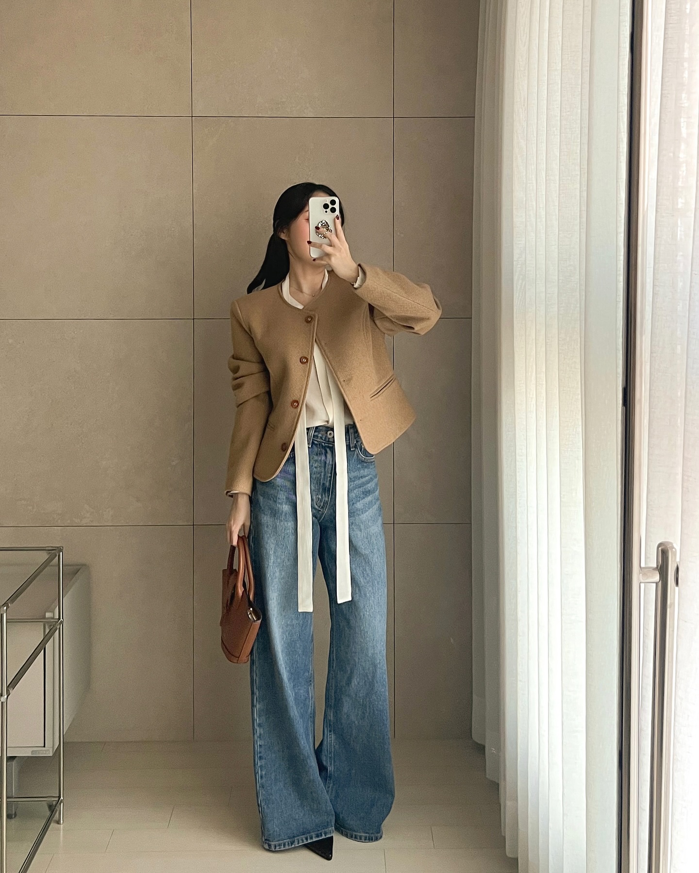 5 mẫu áo hoàn hảo để mix cùng quần ống rộng, mặc đơn giản mà chuẩn sành điệu chính là đây- Ảnh 4. 5 mẫu áo hoàn hảo để mix cùng quần ống rộng, mặc đơn giản mà chuẩn sành điệu chính là đây- Ảnh 4.