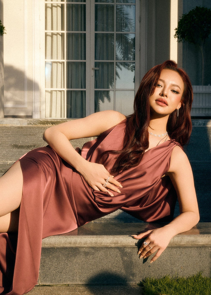 Sắc vóc nóng bỏng của Á hậu đại diện Việt Nam tham dự Miss Charm 2025- Ảnh 10.