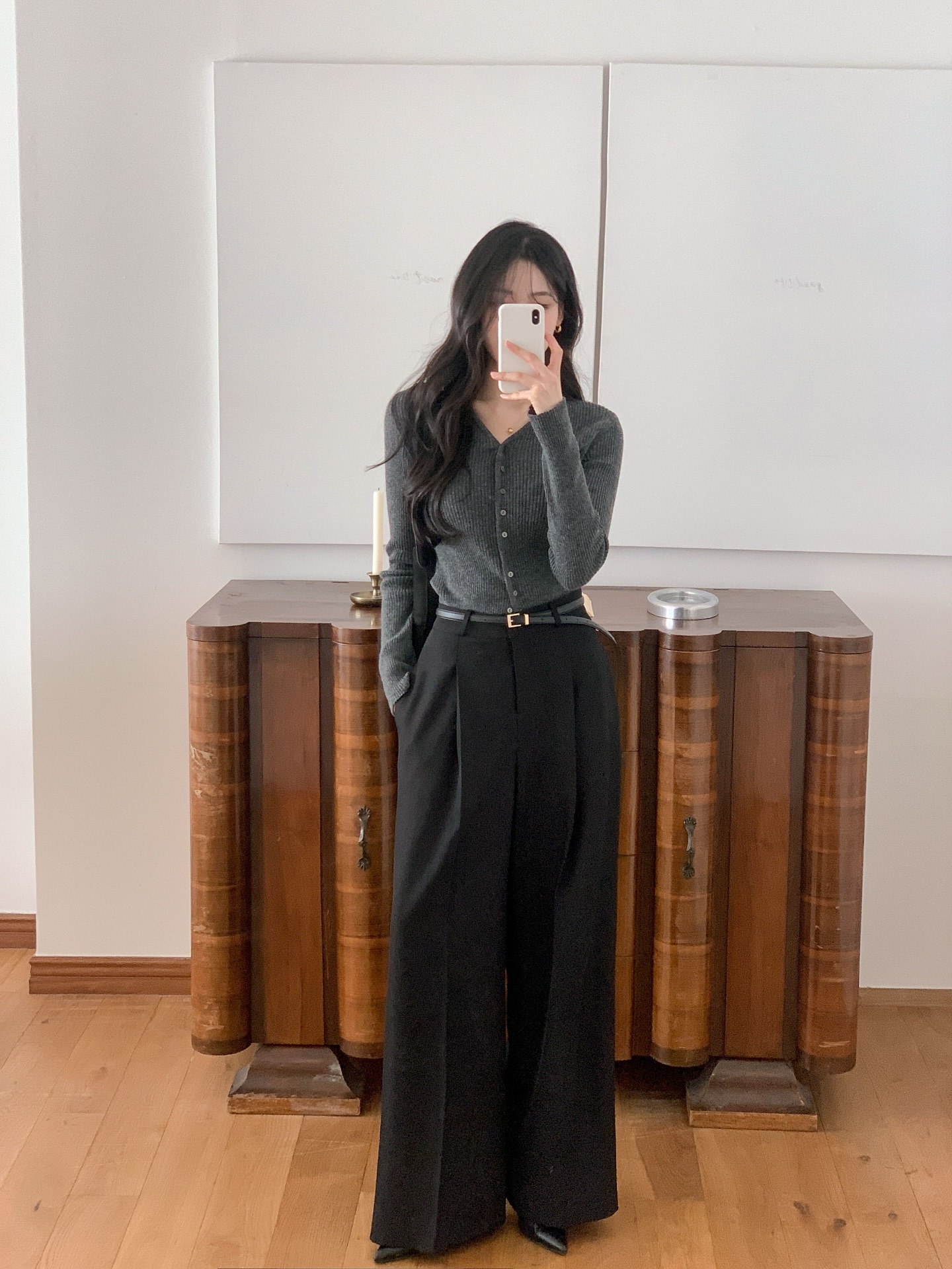 5 mẫu áo hoàn hảo để mix cùng quần ống rộng, mặc đơn giản mà chuẩn sành điệu chính là đây- Ảnh 8. 5 mẫu áo hoàn hảo để mix cùng quần ống rộng, mặc đơn giản mà chuẩn sành điệu chính là đây- Ảnh 8.