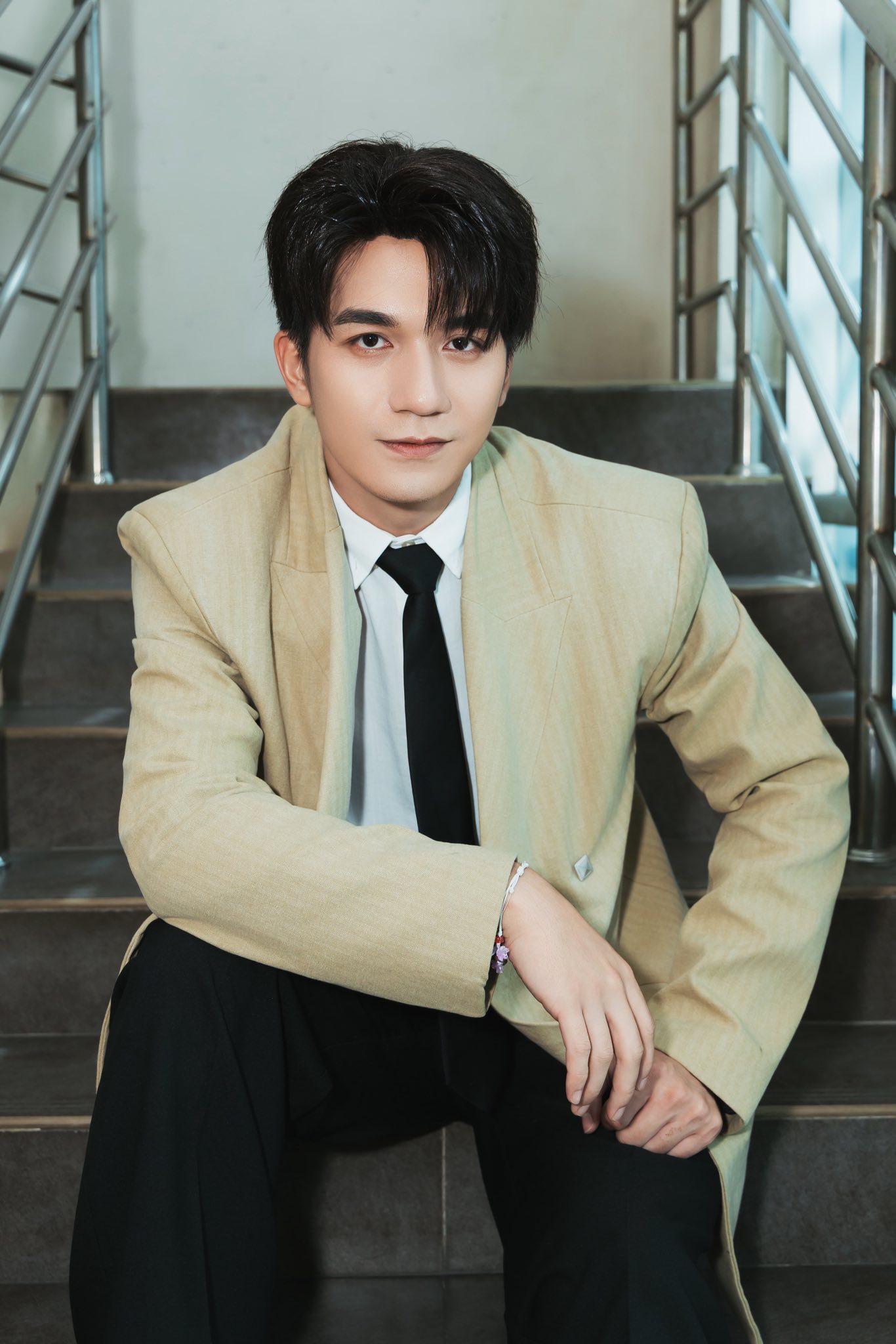 Mỹ nam Việt duy nhất mới đóng 3 phim đã cán mốc 1.300 tỷ: Đẹp gì đẹp khiếp thế, muốn không nổi tiếng cũng khó- Ảnh 1. Mỹ nam Việt duy nhất mới đóng 3 phim đã cán mốc 1.300 tỷ: Đẹp gì đẹp khiếp thế, muốn không nổi tiếng cũng khó- Ảnh 1.