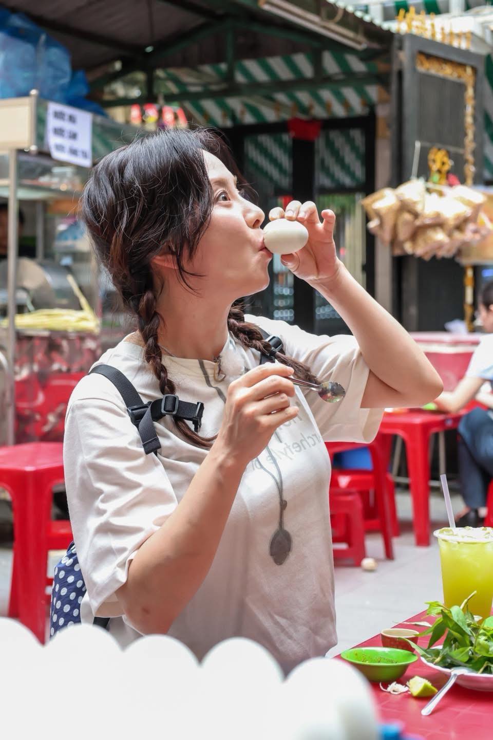 Song Ji Hyo ăn thử món kinh dị Song Ji Hyo ăn thử món kinh dị