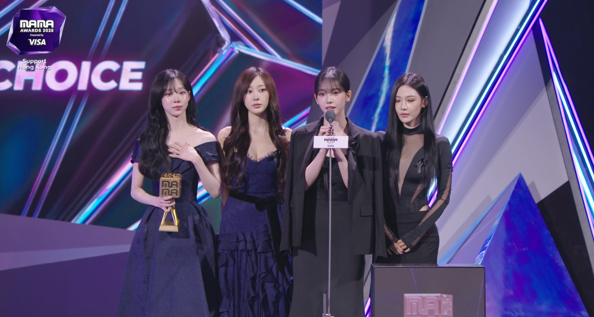 Chưa đủ ồn với nhan sắc của mỹ nhân này: Ăn gì mà ngày càng đẹp, cứ ép vòng 1 sexy thì showbiz lép vế hết- Ảnh 1.