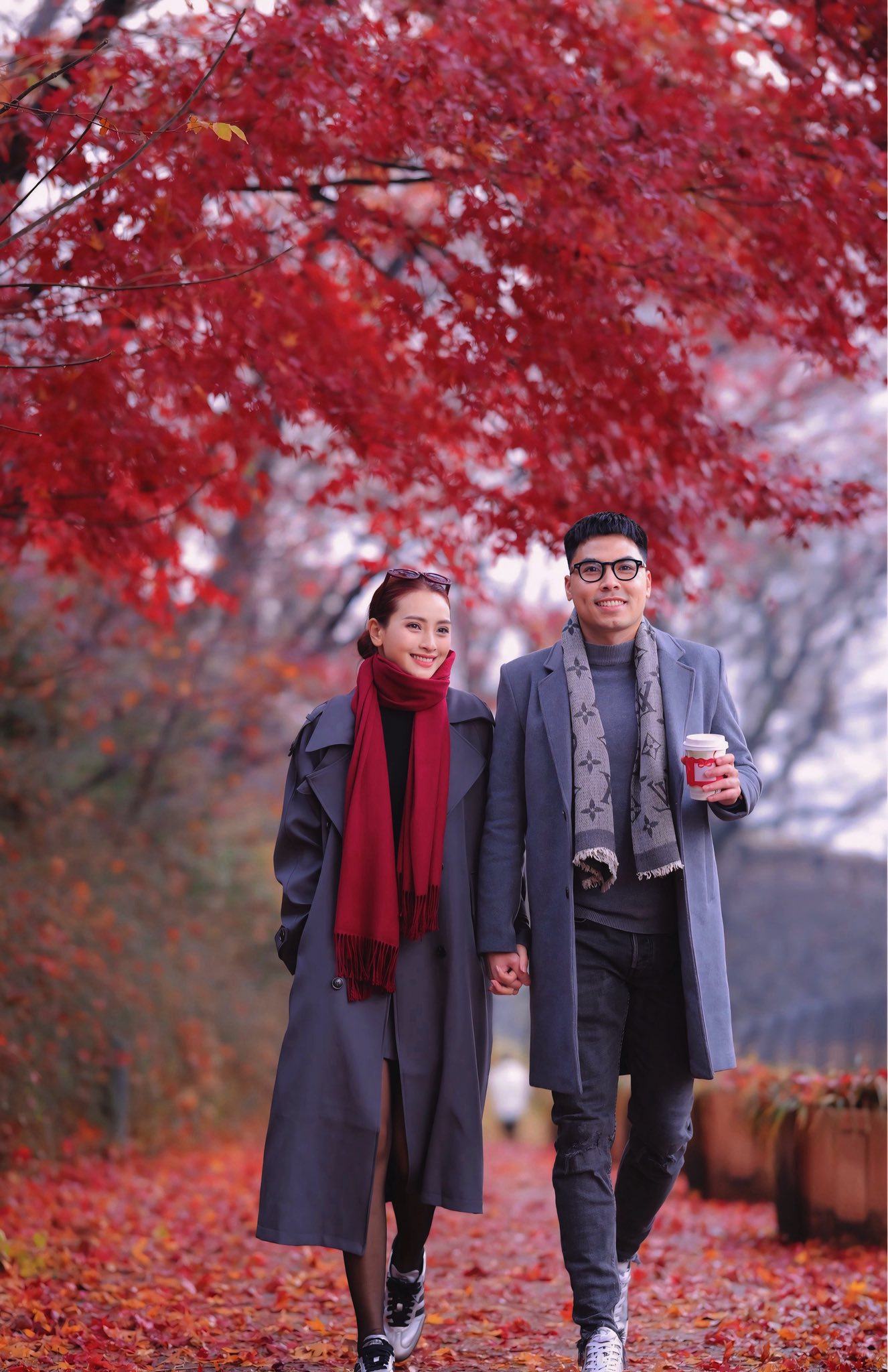 Tuyển thủ Việt Nam và MC Mù Tạt tung bộ ảnh đẹp như bước ra từ phim Hàn sau màn cầu hôn chấn động MXH- Ảnh 1. Tuyển thủ Việt Nam và MC Mù Tạt tung bộ ảnh đẹp như bước ra từ phim Hàn sau màn cầu hôn chấn động MXH- Ảnh 1.