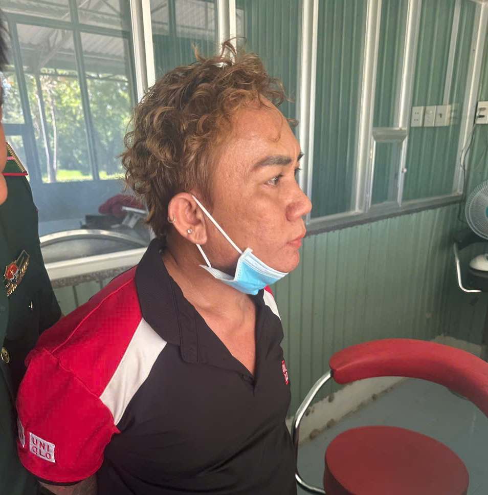 Lời khai của Nguyễn Tấn Thành - nghi phạm lái ô tô đâm vào nhà chị ruột, tông tử vong em gái- Ảnh 1. Lời khai của Nguyễn Tấn Thành - nghi phạm lái ô tô đâm vào nhà chị ruột, tông tử vong em gái- Ảnh 1.