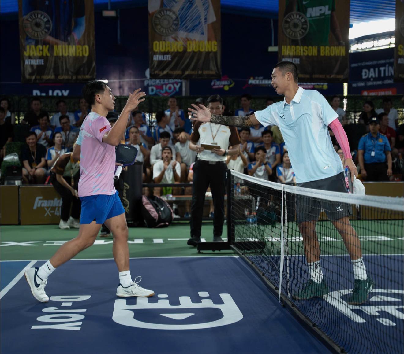 Phúc Huỳnh thua Quang Dương “tâm phục khẩu phục”, nối gót trích tiền thưởng pickleball ủng hộ bà con miền Trung- Ảnh 2. Phúc Huỳnh thua Quang Dương “tâm phục khẩu phục”, nối gót trích tiền thưởng pickleball ủng hộ bà con miền Trung- Ảnh 2.